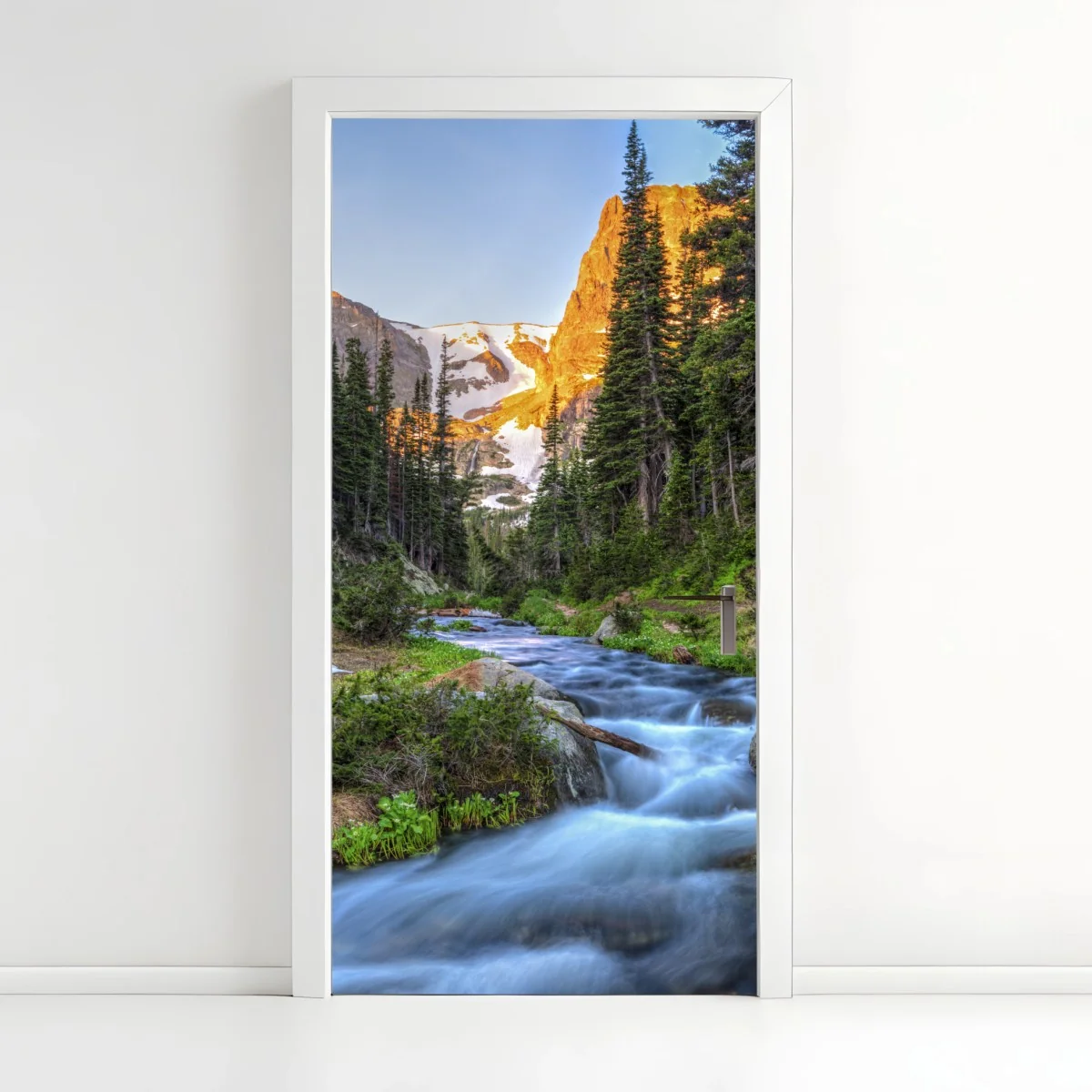 Türaufkleber goldener gipfel über alpenbach – Wallnifity®