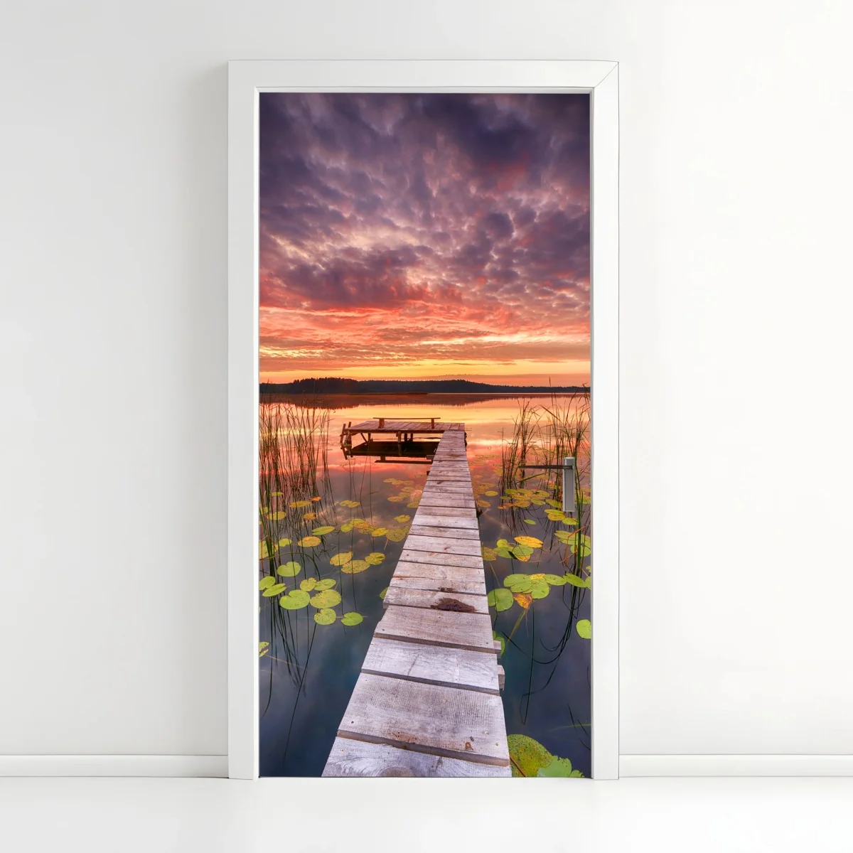 Türaufkleber sonnenaufgang über ruhigem see mit steg – Wallnifity® Türaufkleber sonnenaufgang über ruhigem see mit steg – Wallnifity®