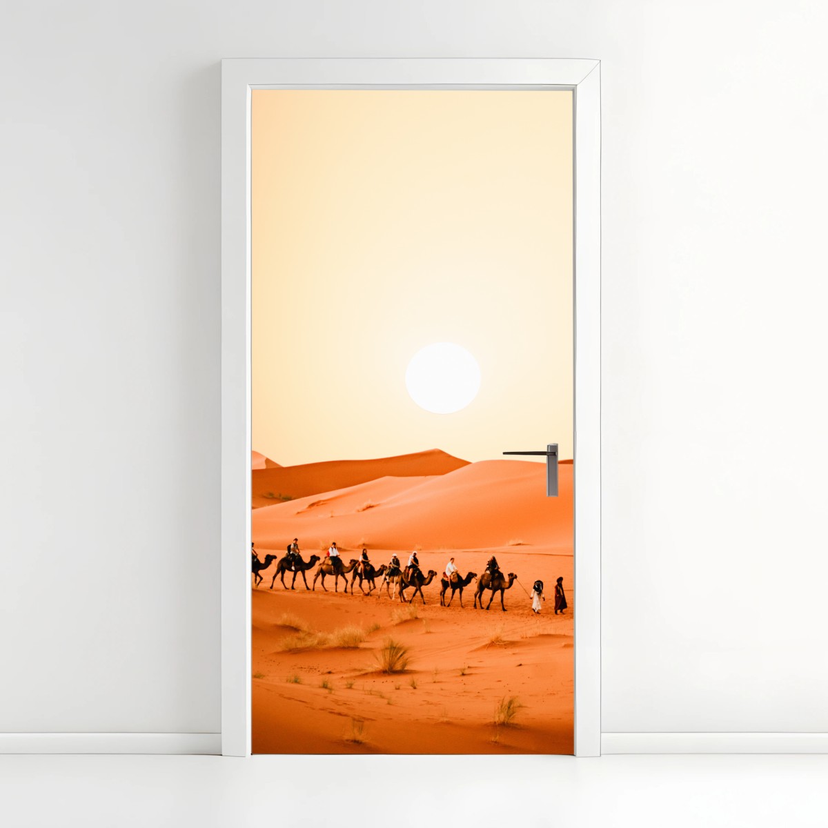 Türaufkleber karawane von kamelen in der wüste bei sonnenuntergang – Wallnifity®