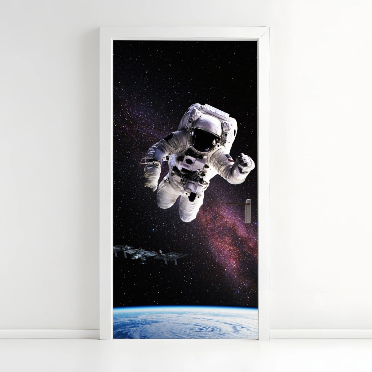 Türaufkleber astronaut über der Erde und galaxie – Wallnifity®