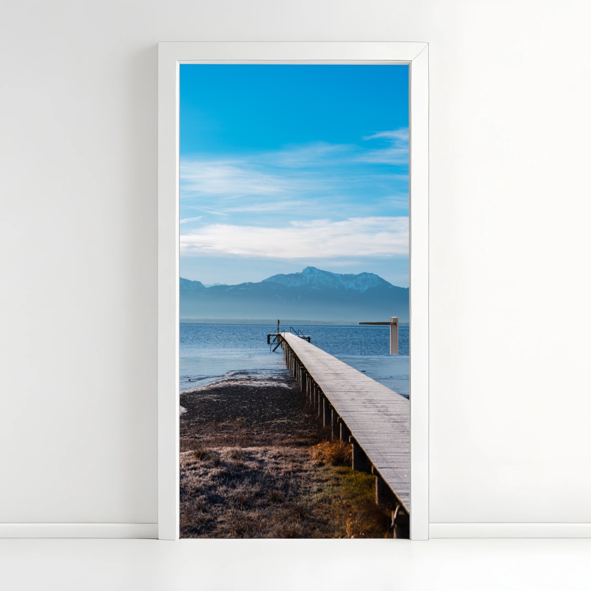 Türaufkleber nebliger steg am bergsee bei dämmerung – Wallnifity®