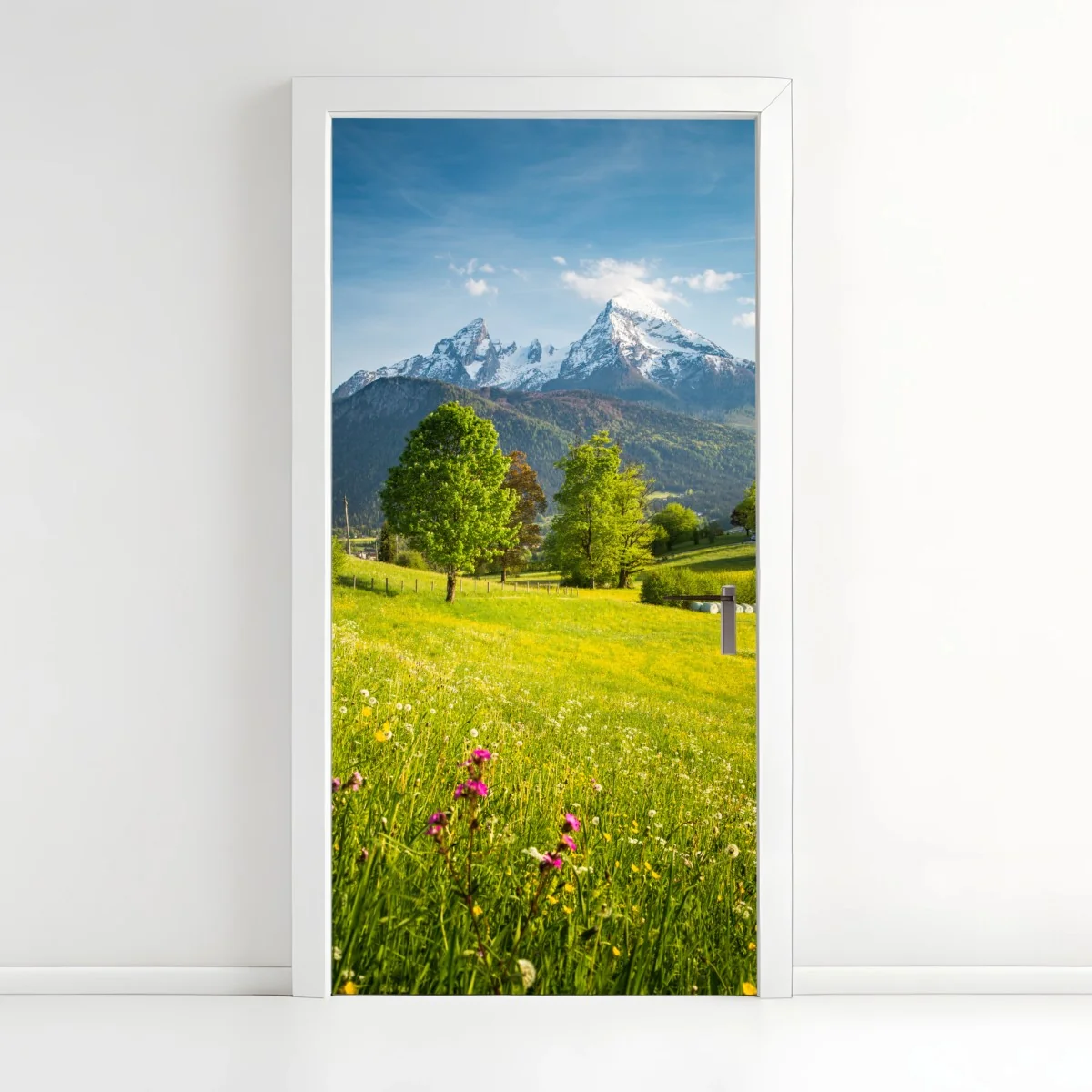 Türaufkleber alpine frühlingswiese unter schneebedeckten gipfeln – Wallnifity® Türaufkleber alpine frühlingswiese unter schneebedeckten gipfeln – Wallnifity®