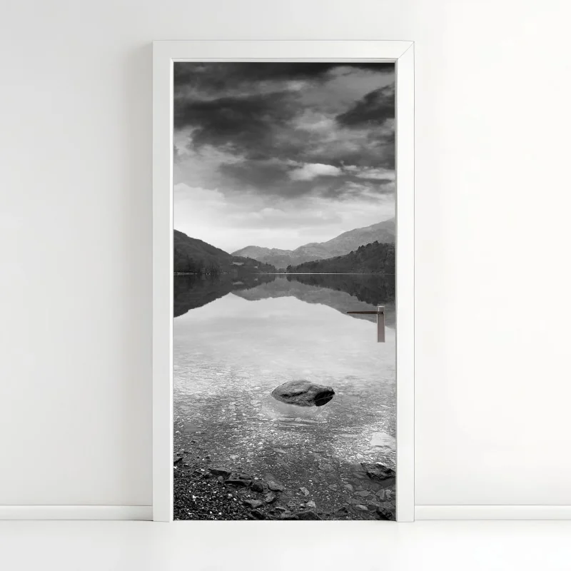 Türaufkleber ruhiger bergsee mit spiegelung