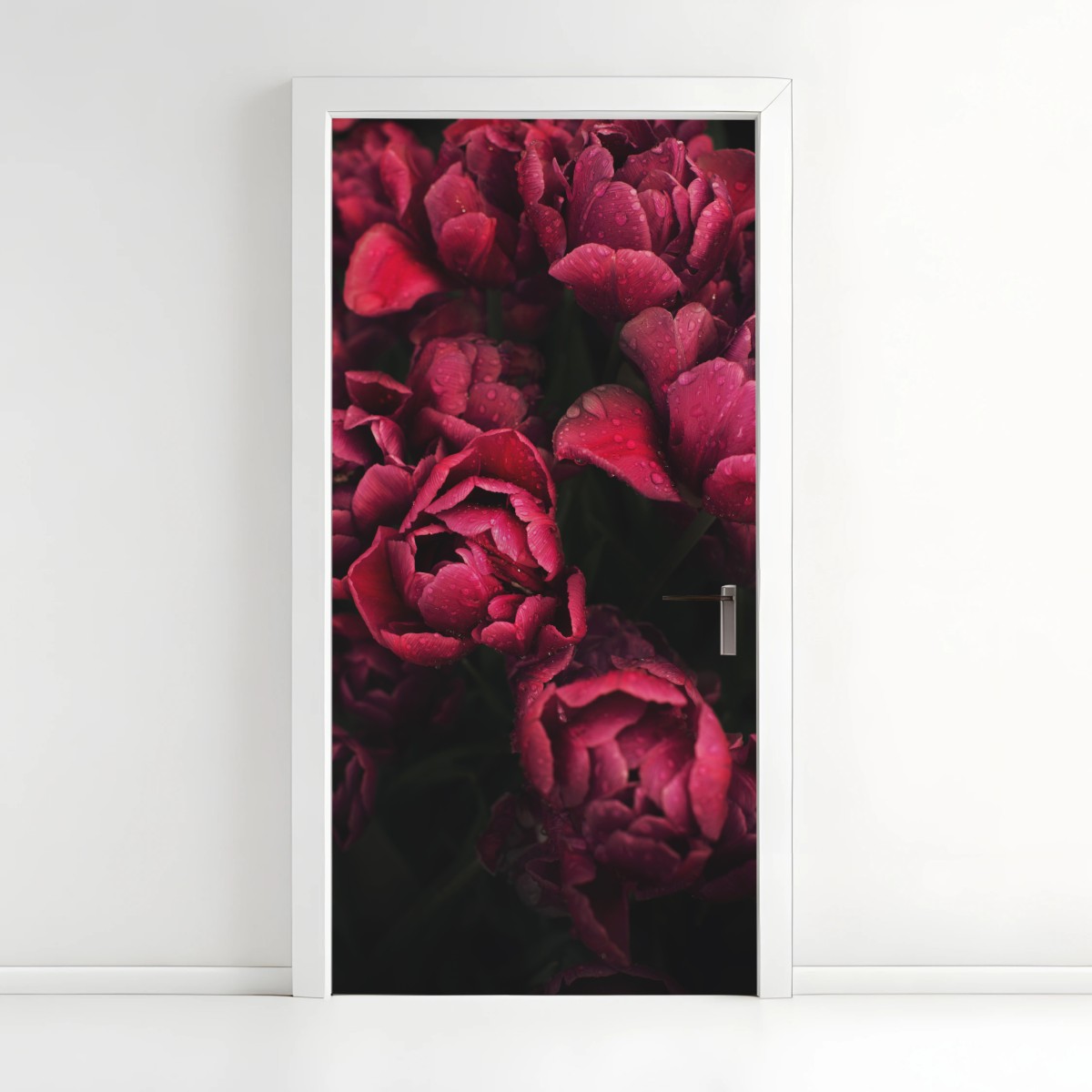 Türaufkleber tiefrote blüten mit wassertropfen – Wallnifity®