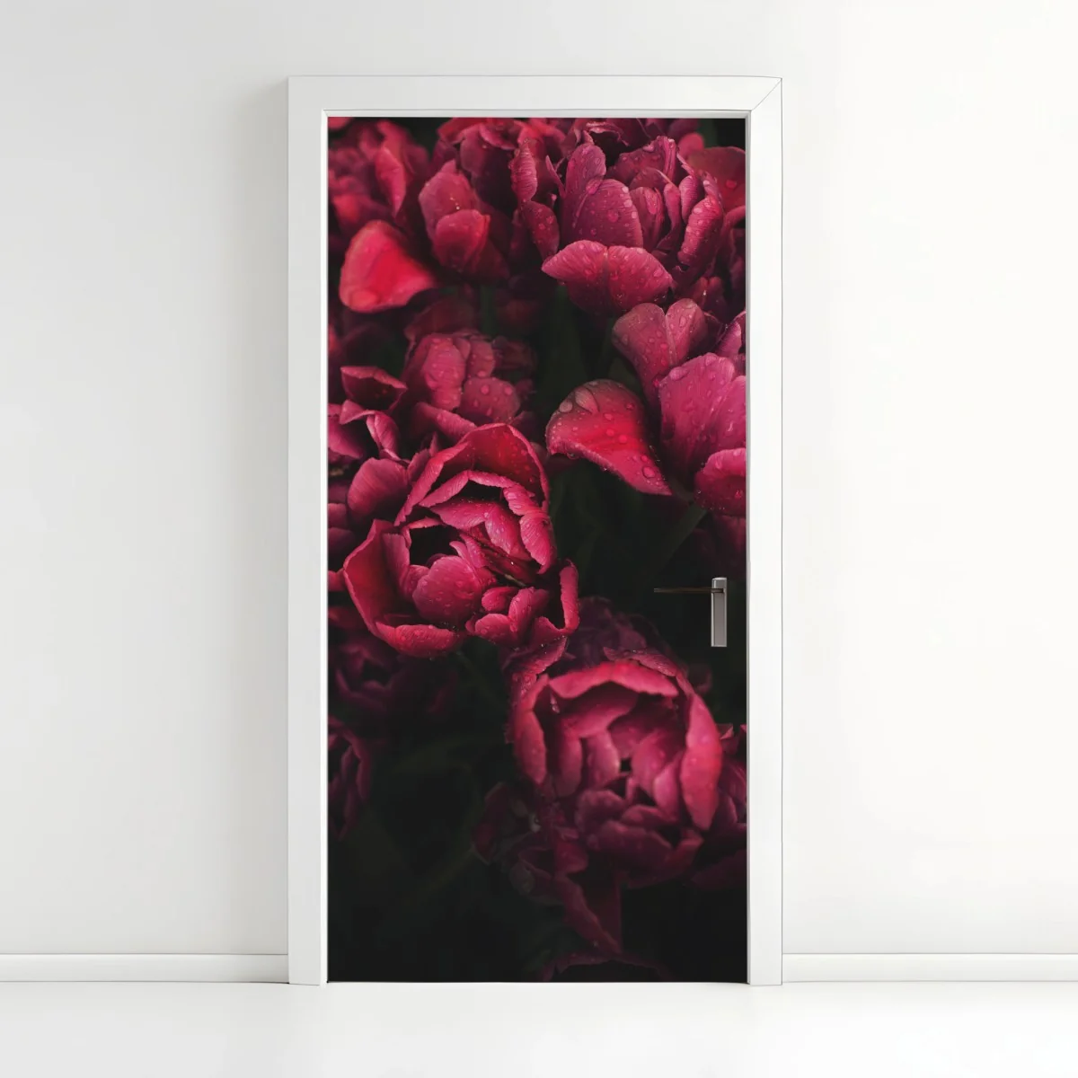 Türaufkleber tiefrote blüten mit wassertropfen – Wallnifity® Türaufkleber tiefrote blüten mit wassertropfen – Wallnifity®