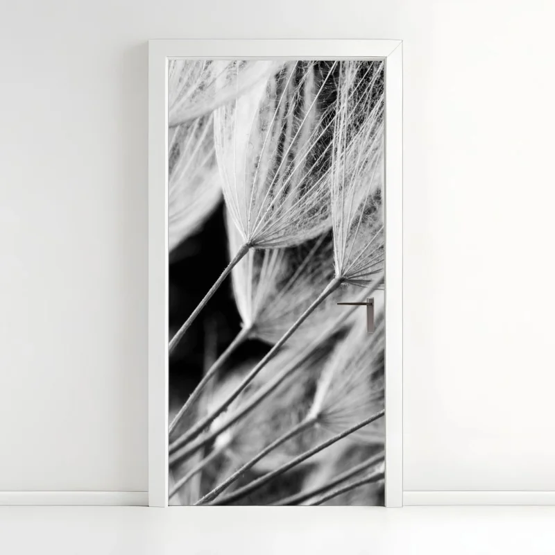 Türaufkleber zarte nahaufnahme von löwenzahnsamen in monochrom