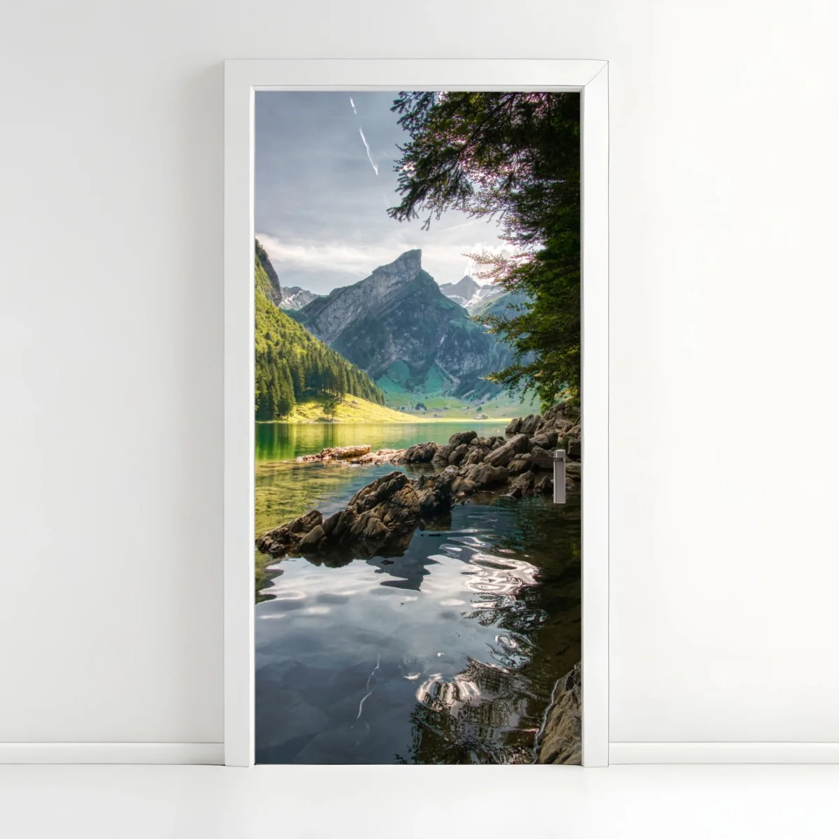 Türaufkleber ruhiger bergsee mit spiegelungen im wald – Wallnifity® Türaufkleber ruhiger bergsee mit spiegelungen im wald – Wallnifity®