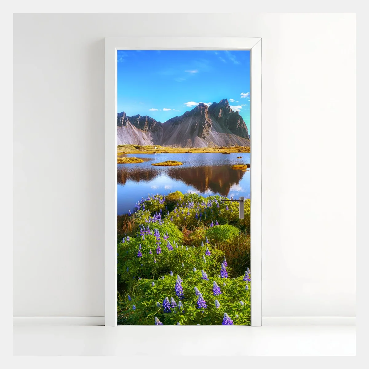 Türaufkleber lebendige lupinenwiesen bei Vestrahorn, Island – Wallnifity® Türaufkleber lebendige lupinenwiesen bei Vestrahorn, Island – Wallnifity®