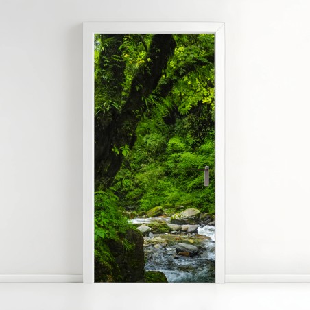 Türaufkleber üppiger grüner wasserfall im wald – Wallnifity®