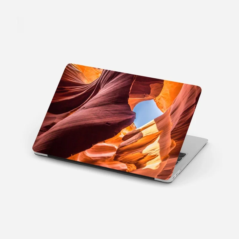 Laptop-Aufkleber gewundener landweg durch grüne wiesen – Wallnifity®