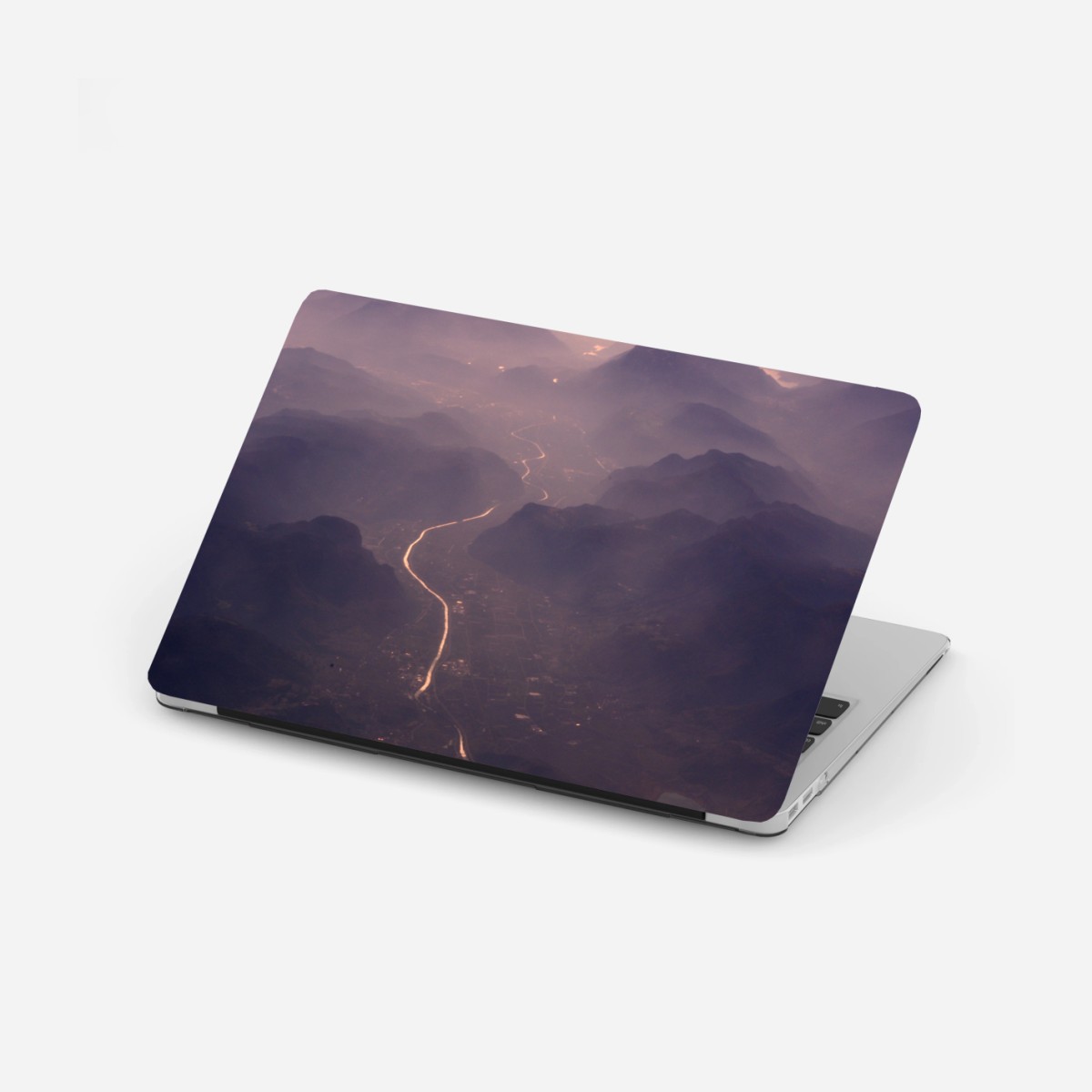 Laptop-Aufkleber nebliges pastell bergtal – Wallnifity®