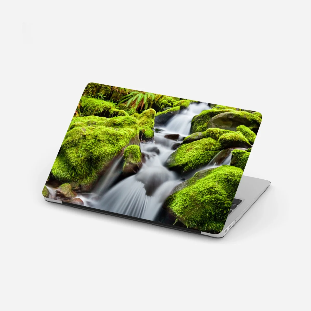 Laptop-Aufkleber moosbedeckter bach bei Sol Duc Falls – Wallnifity®