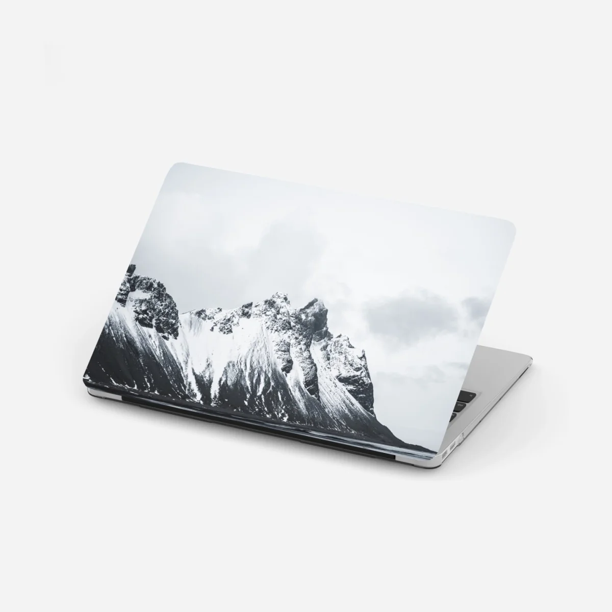 Laptop-Aufkleber ruhige schneebedeckte berglandschaft am meer – Wallnifity® Laptop-Aufkleber ruhige schneebedeckte berglandschaft am meer – Wallnifity®