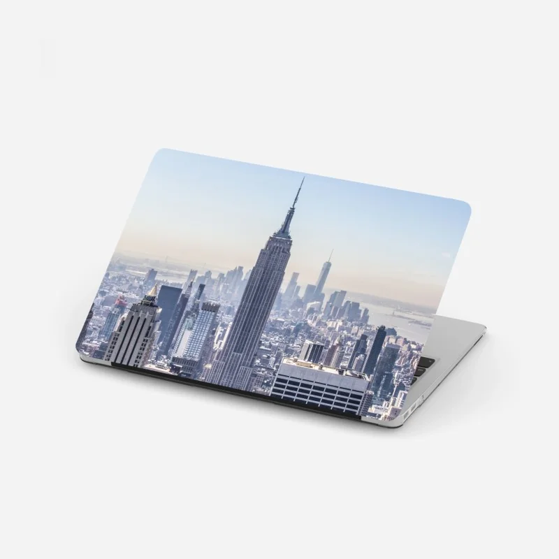 Laptop-Aufkleber neblige bergpanorama über dem tal – Wallnifity®