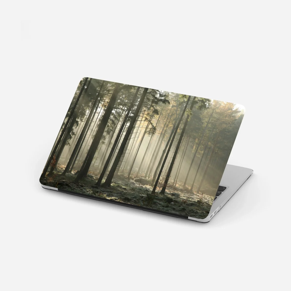 Laptop-Aufkleber nebliger morgenwald mit sonnenstrahlen – Wallnifity® Laptop-Aufkleber nebliger morgenwald mit sonnenstrahlen – Wallnifity®