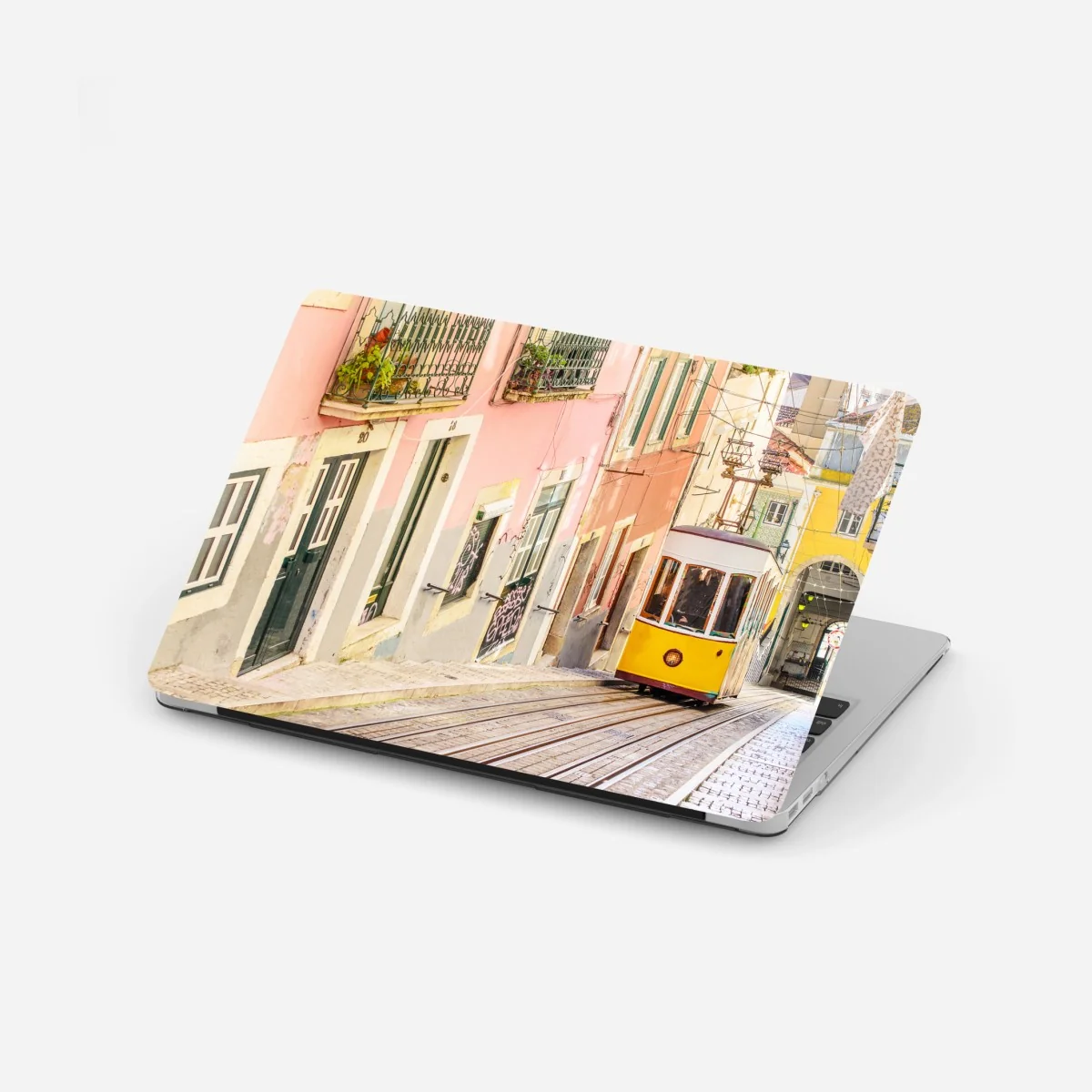 Laptop-Aufkleber sonnige Lissabon straßenbahn in pastellfarben – Wallnifity® Laptop-Aufkleber sonnige Lissabon straßenbahn in pastellfarben – Wallnifity®