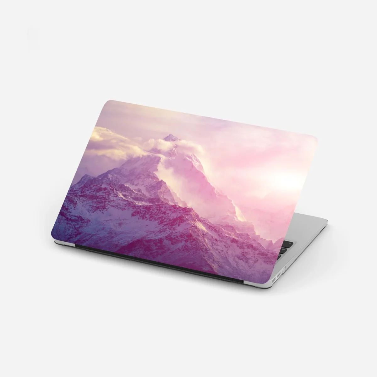 Laptop-Aufkleber pastellfarbener sonnenaufgang über den bergen – Wallnifity® Laptop-Aufkleber pastellfarbener sonnenaufgang über den bergen – Wallnifity®