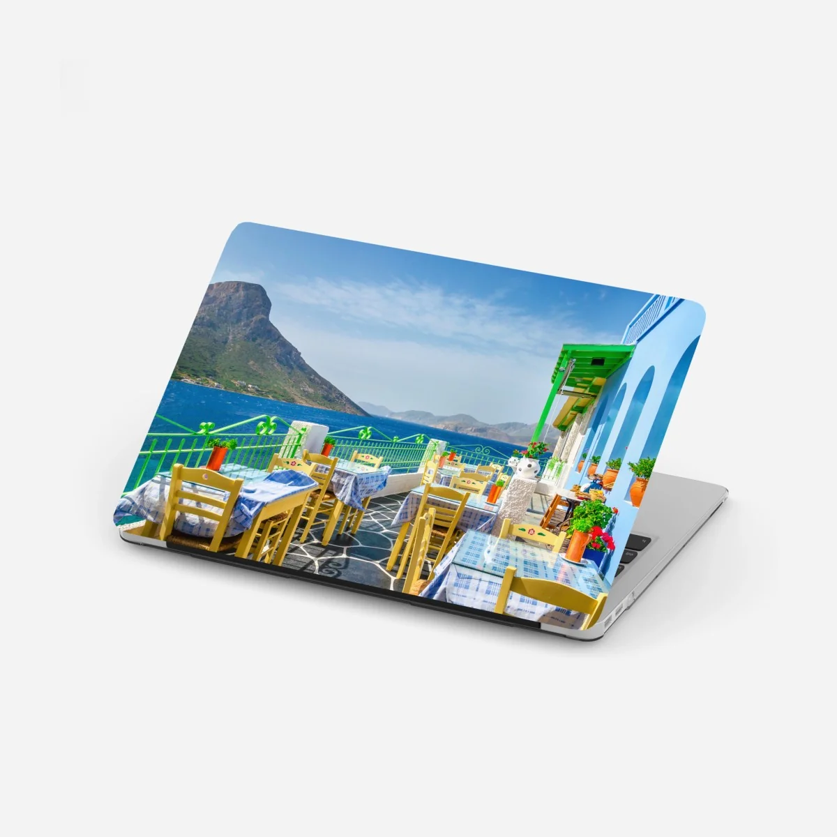 Laptop-Aufkleber sonnige terrasse am meer mit küstenblick – Wallnifity® Laptop-Aufkleber sonnige terrasse am meer mit küstenblick – Wallnifity®