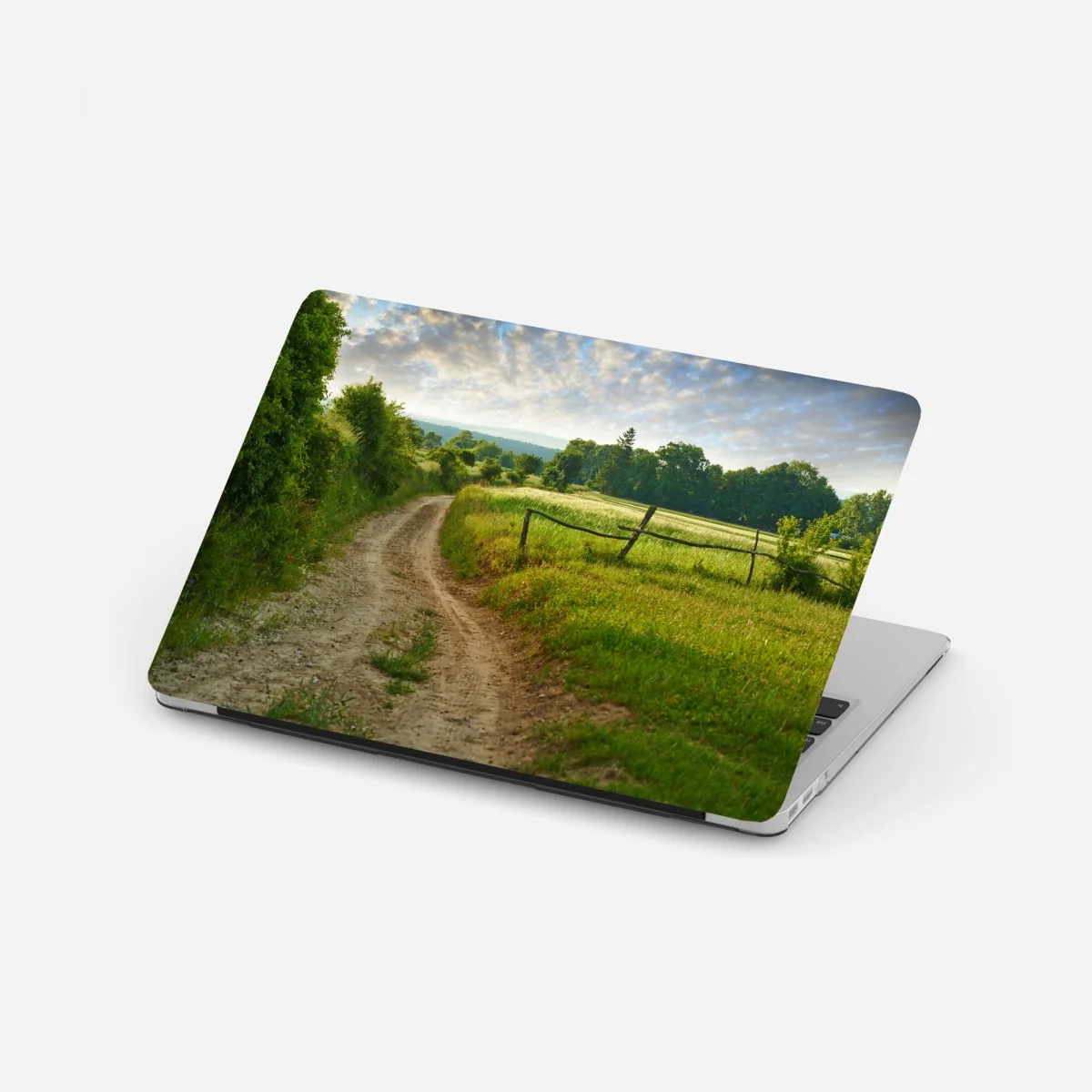 Laptop-Aufkleber sonniger landweg durch grüne wiesen – Wallnifity® Laptop-Aufkleber sonniger landweg durch grüne wiesen – Wallnifity®