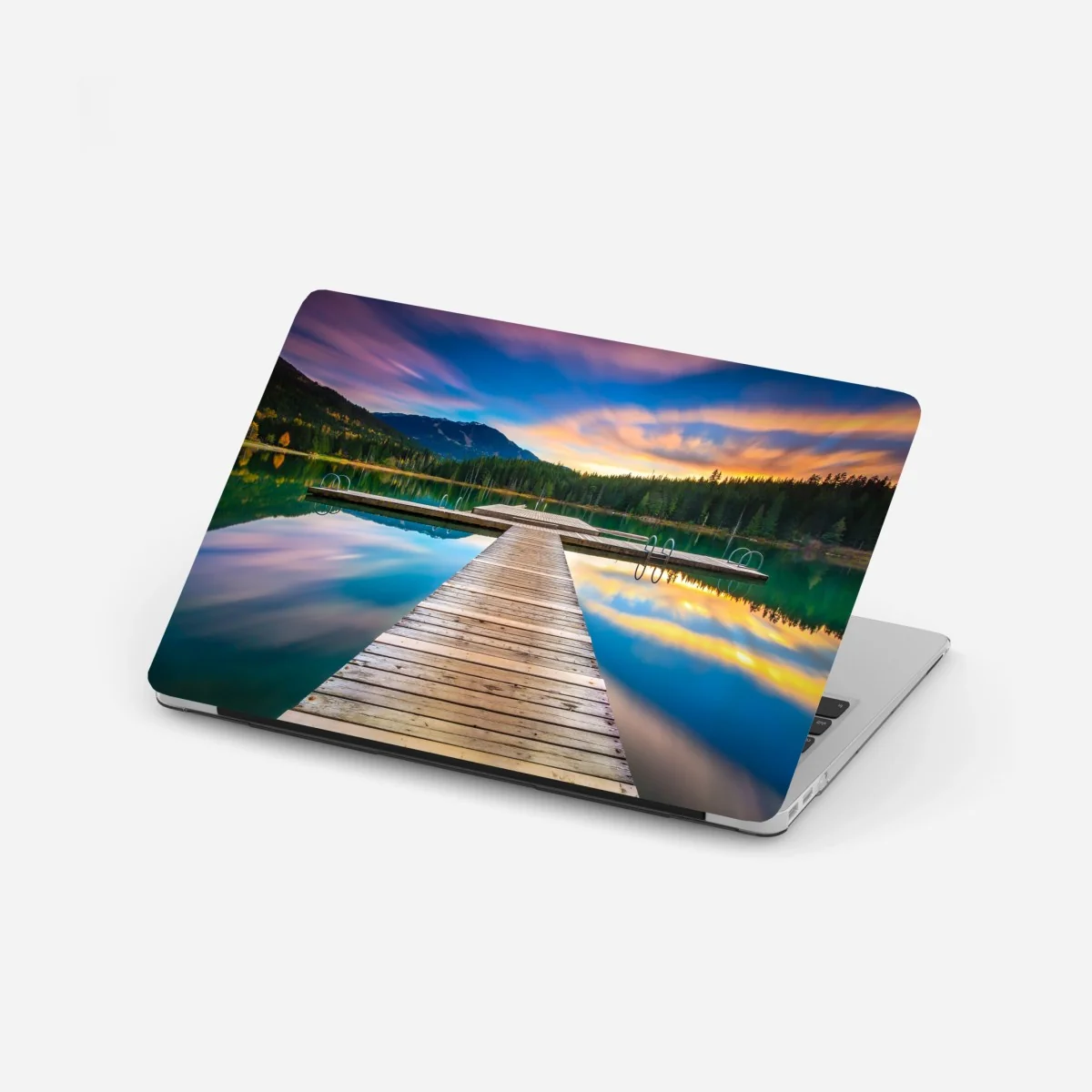 Laptop-Aufkleber ruhiger bergsee im sonnenuntergang – Wallnifity®