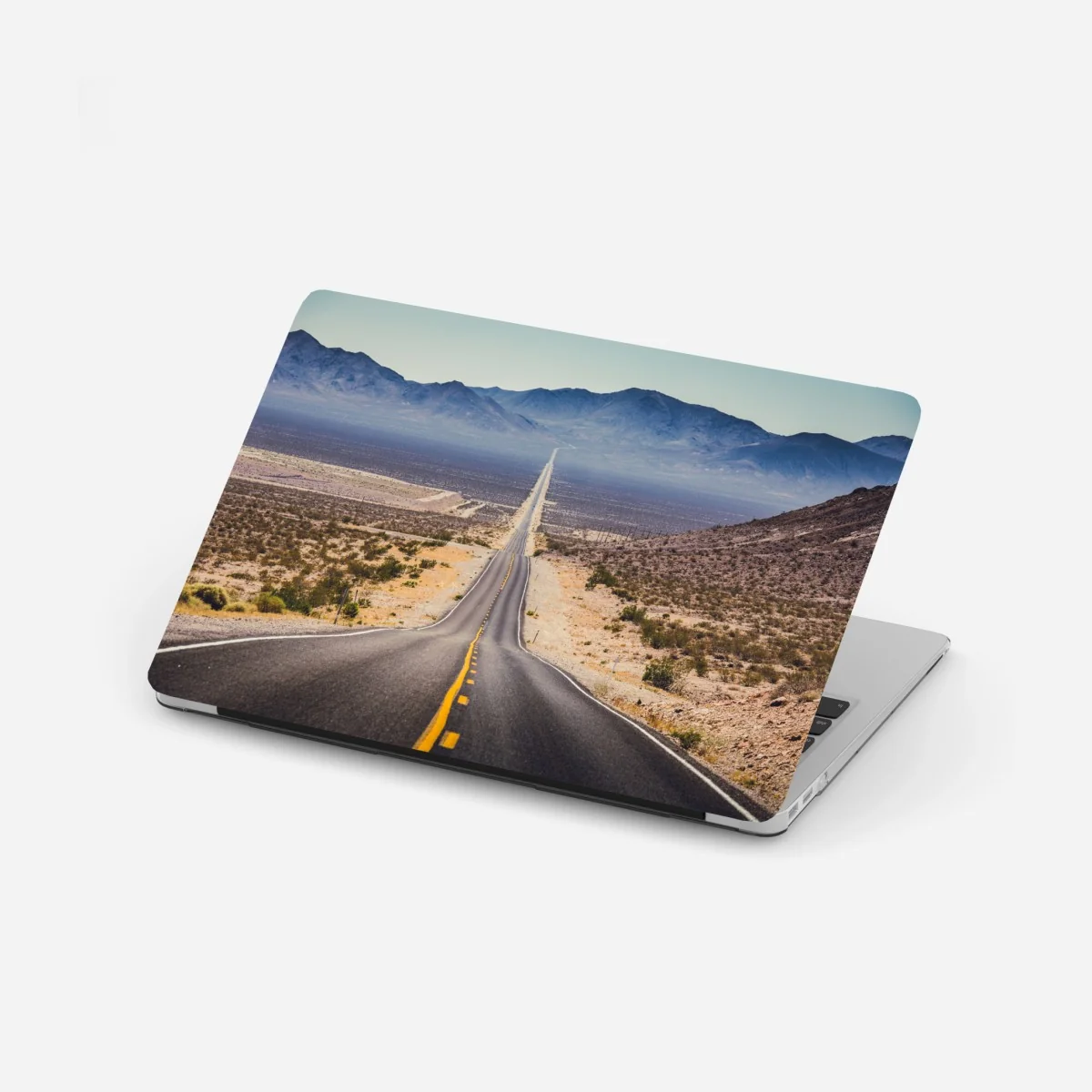 Laptop-Aufkleber endlose wüstenstraße in die berge – Wallnifity®