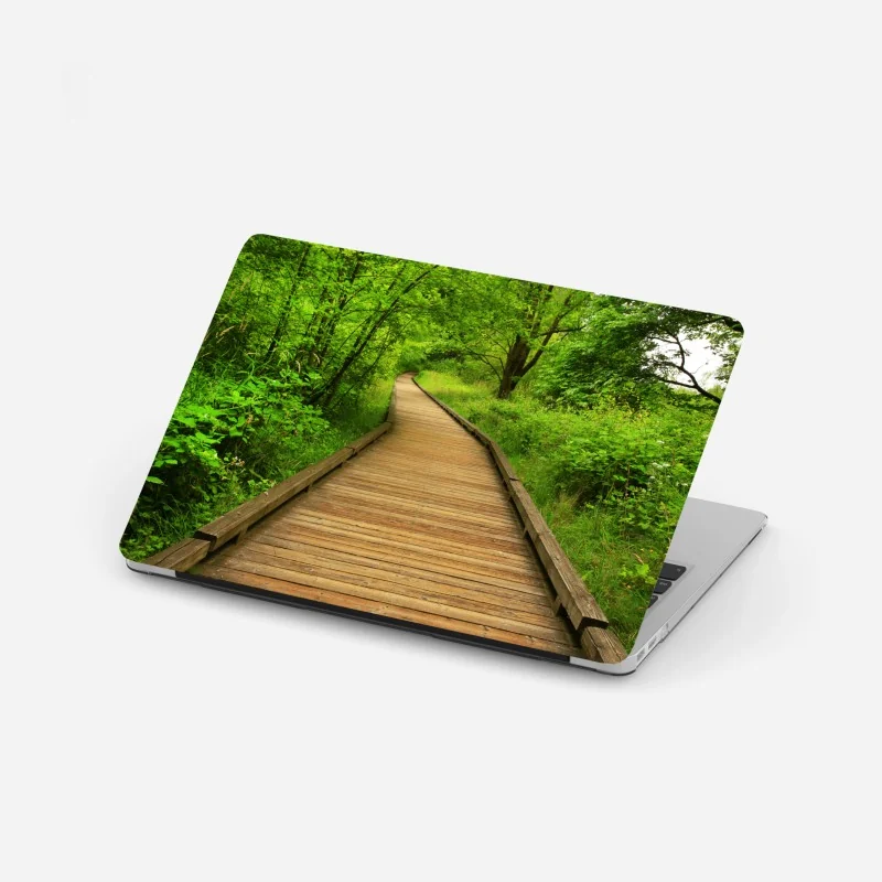 Laptop-Aufkleber ruhiger holzsteg im wald