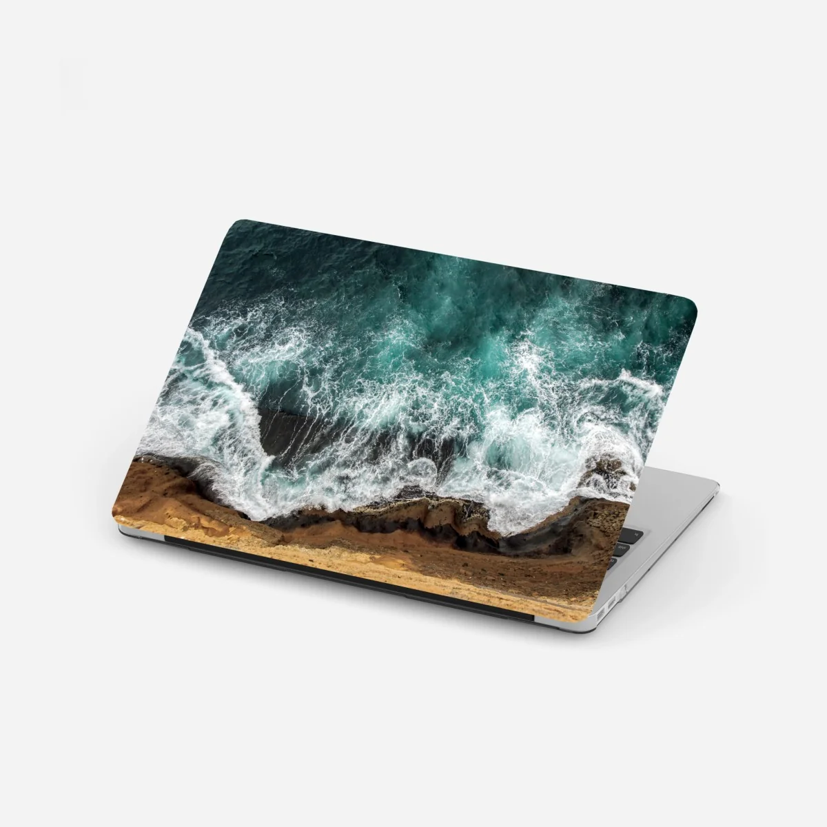 Laptop-Aufkleber türkise küste aus der vogelperspektive mit brandenden wellen – Wallnifity®