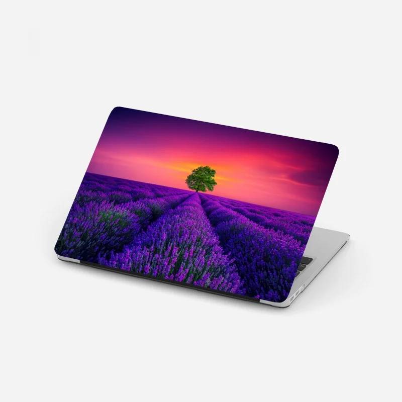 Laptop-Aufkleber lavendelfeld bei sonnenuntergang mit einsamem baum