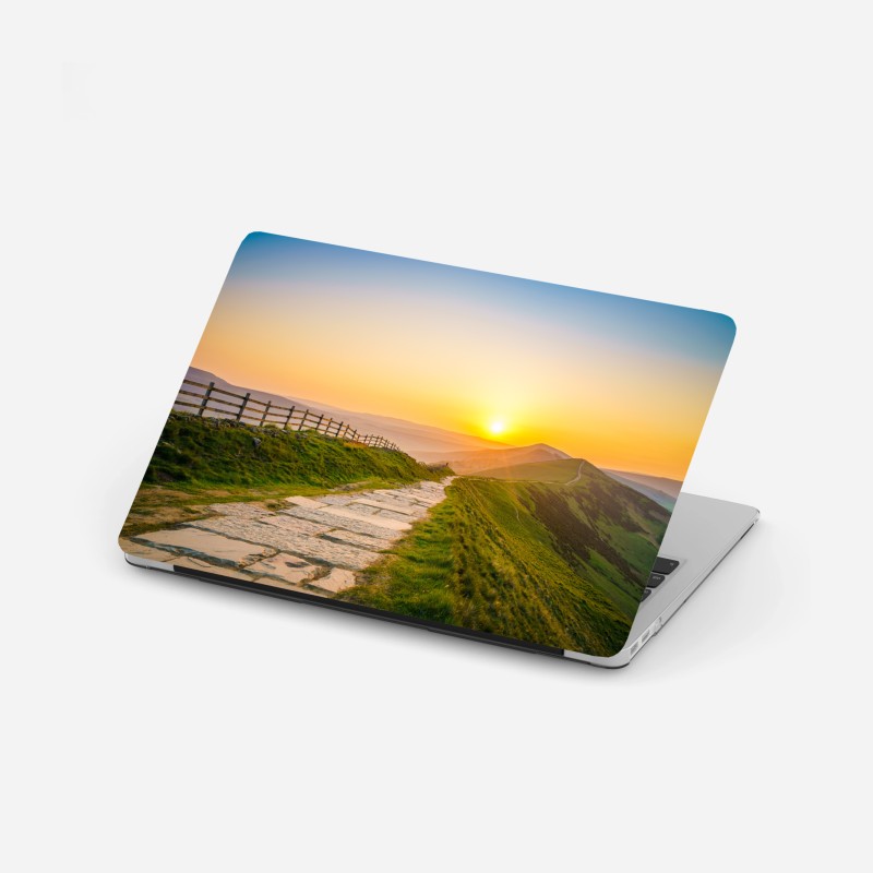 Laptop-Aufkleber sonnenbeschienener gebirgskamm bei sonnenaufgang