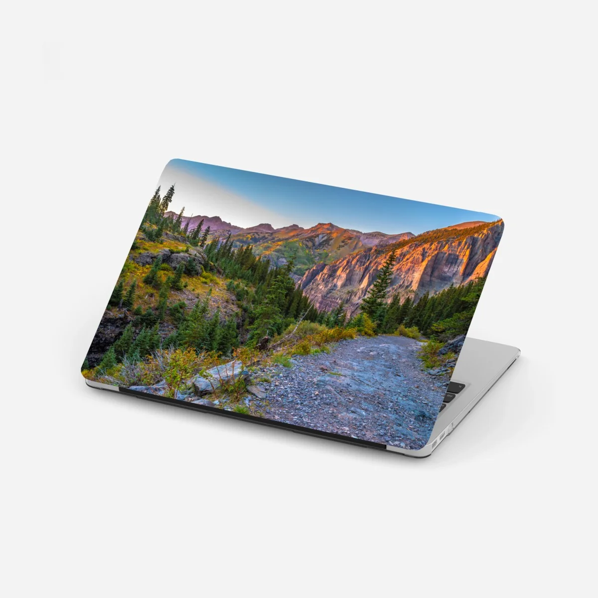 Laptop-Aufkleber alpiner wanderweg im sonnenuntergang – Wallnifity® Laptop-Aufkleber alpiner wanderweg im sonnenuntergang – Wallnifity®