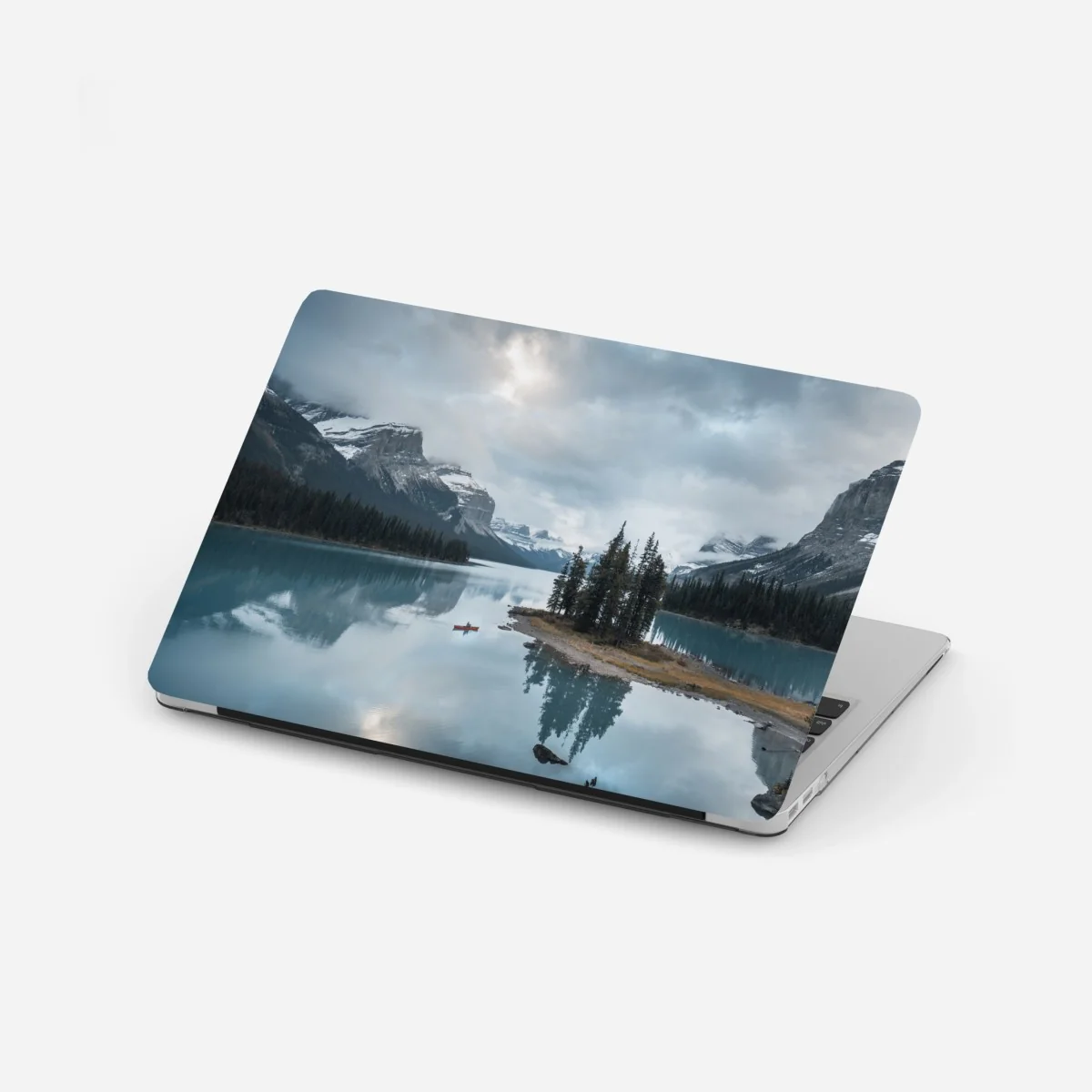 Laptop-Aufkleber ruhiger alpensee mit insel und kajak – Wallnifity® Laptop-Aufkleber ruhiger alpensee mit insel und kajak – Wallnifity®