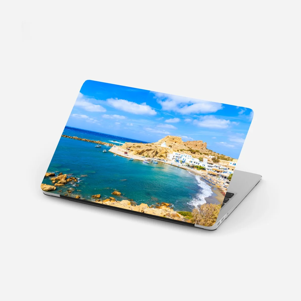 Laptop-Aufkleber sonniger hafen Finiki an der Küste von Karpathos – Wallnifity®