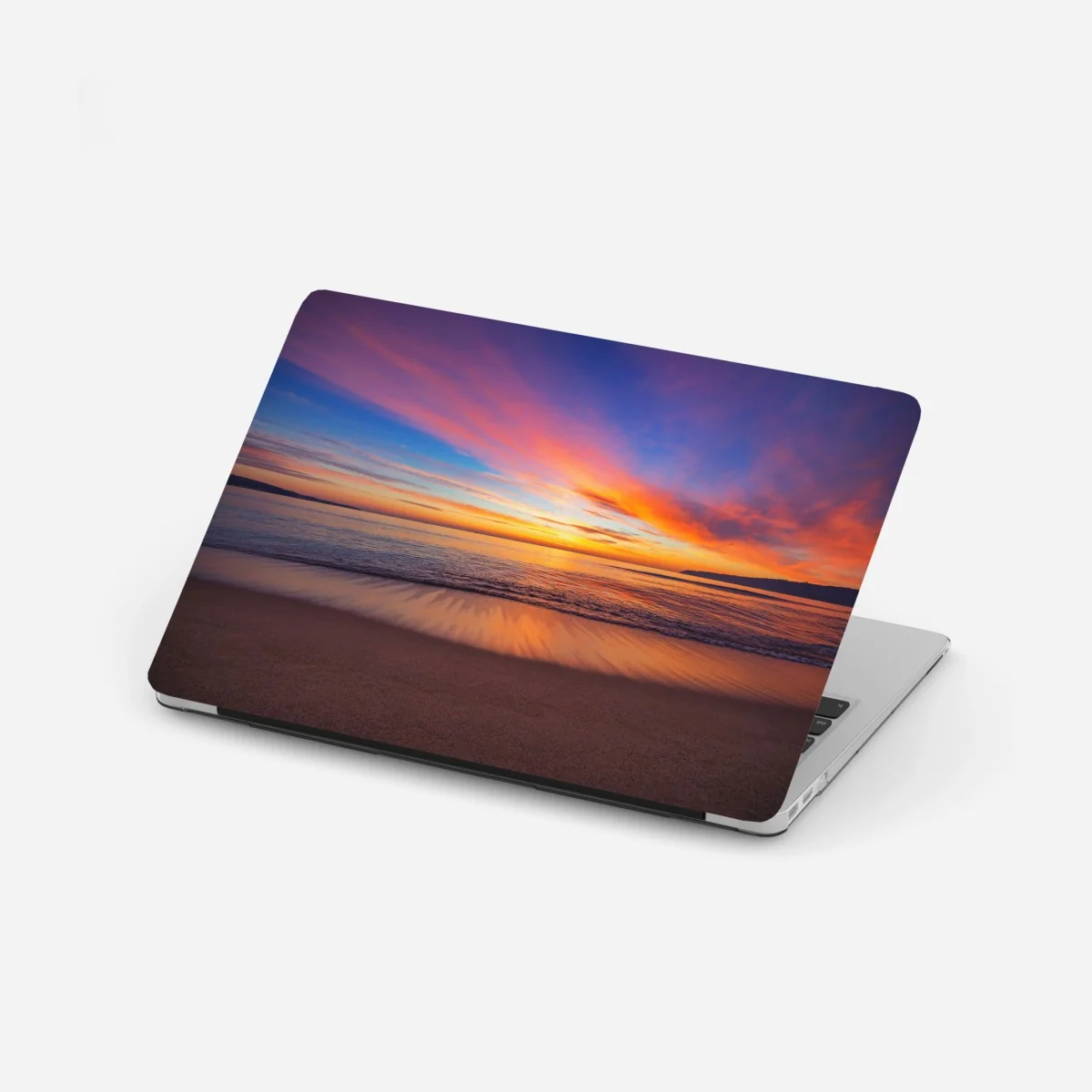 Laptop-Aufkleber lebendiger sonnenaufgang über einem ruhigen strand – Wallnifity®
