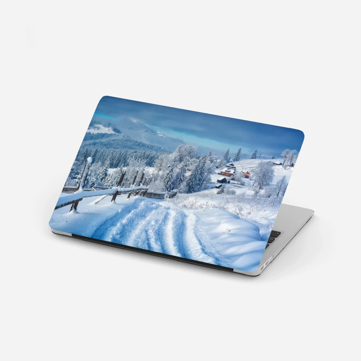 Laptop-Aufkleber winterweg zum alpendorf – Wallnifity® Laptop-Aufkleber winterweg zum alpendorf – Wallnifity®