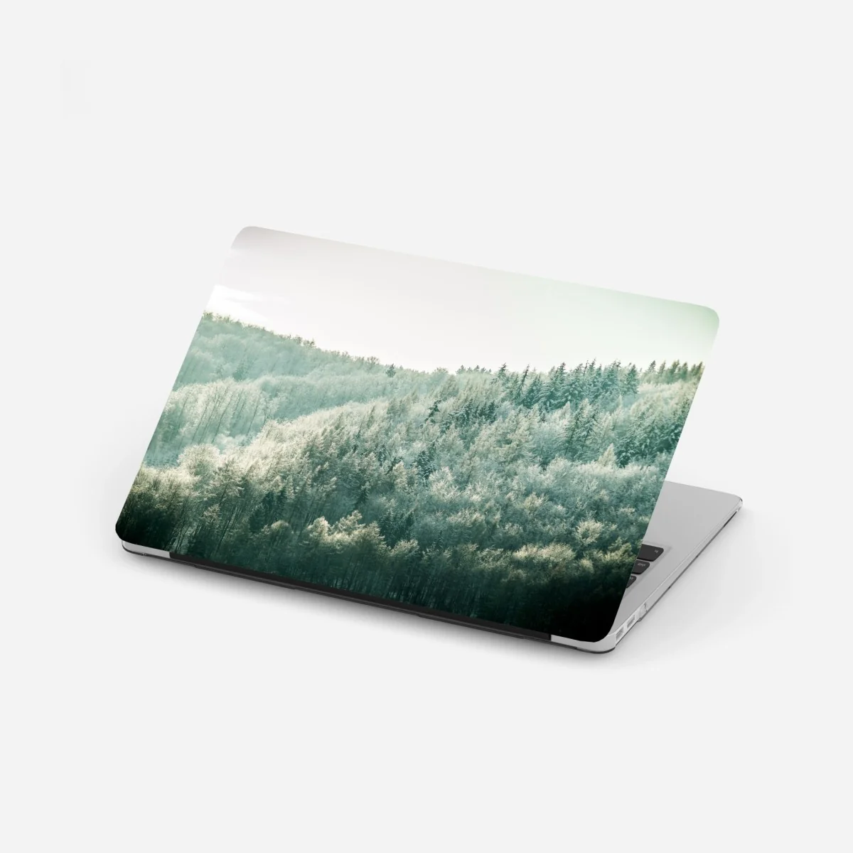 Laptop-Aufkleber nebliger reifbedeckter wald – Wallnifity® Laptop-Aufkleber nebliger reifbedeckter wald – Wallnifity®