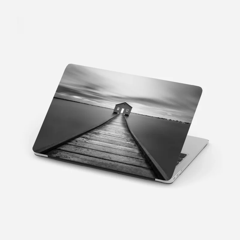 Laptop-Aufkleber einsames bootshaus am ruhigen steg