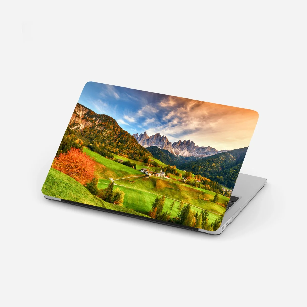 Laptop-Aufkleber herbstlicher sonnenuntergang über Santa Maddalena, Dolomiten – Wallnifity® Laptop-Aufkleber herbstlicher sonnenuntergang über Santa Maddalena, Dolomiten – Wallnifity®