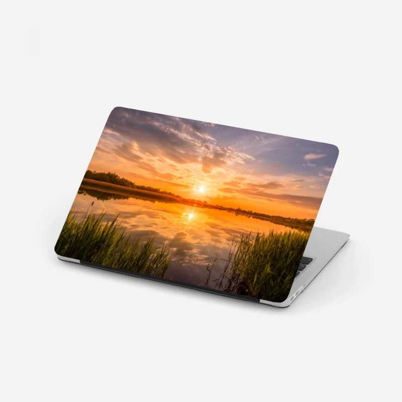 Laptop-Aufkleber gewundener landweg durch grüne wiesen – Wallnifity®