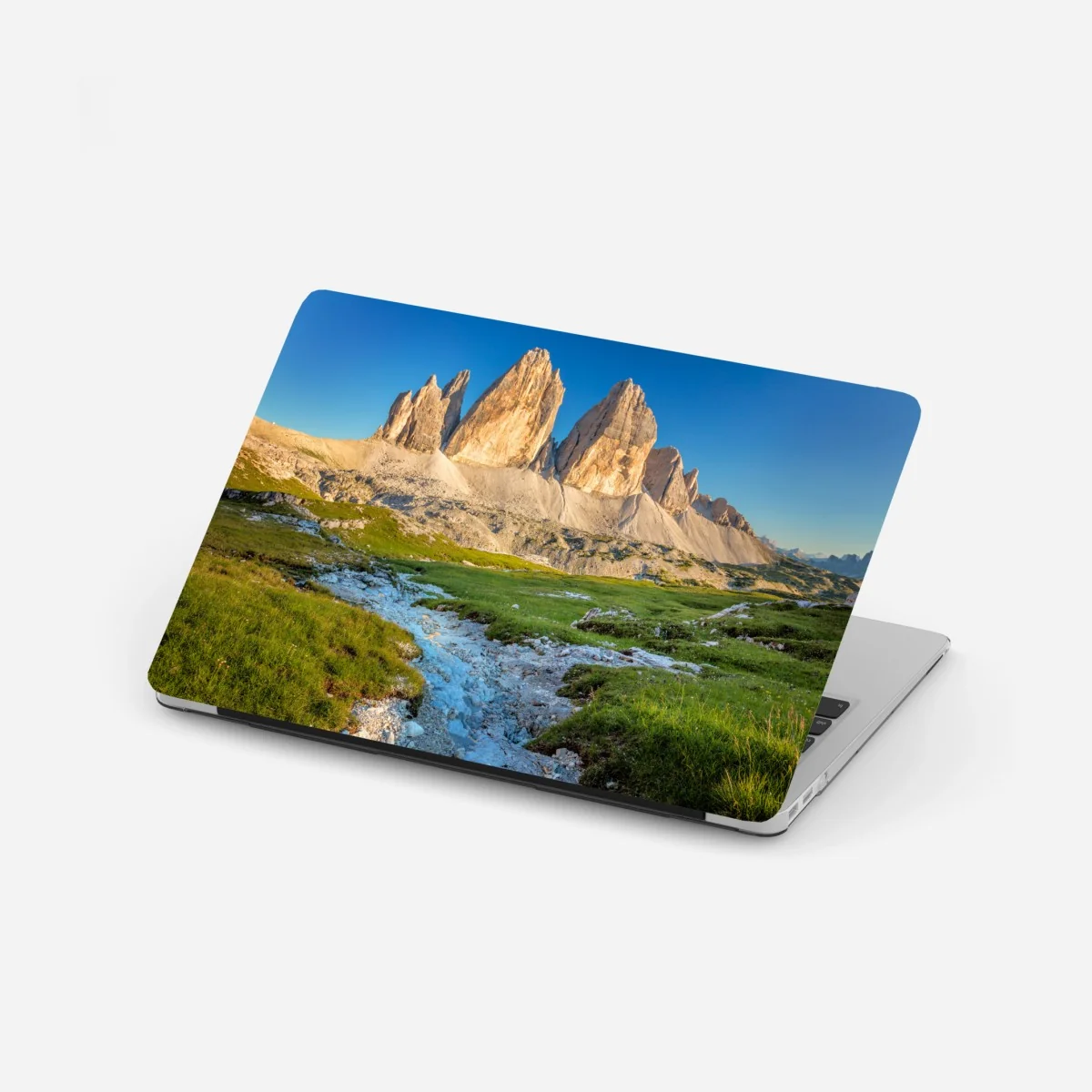 Laptop-Aufkleber Tre Cime di Lavaredo über der alpenwiese – Wallnifity® Laptop-Aufkleber Tre Cime di Lavaredo über der alpenwiese – Wallnifity®