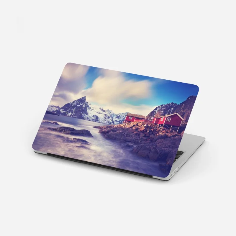 Laptop-Aufkleber küstendorf in Norwegen mit roten fischerhütten – Wallnifity®