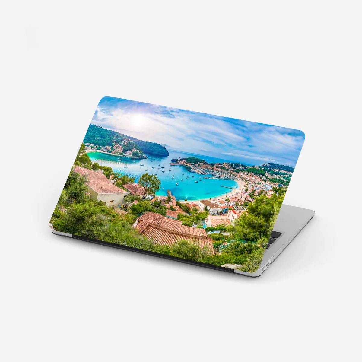 Laptop-Aufkleber sonnige panoramaaufnahme von Port de Soller – Wallnifity® Laptop-Aufkleber sonnige panoramaaufnahme von Port de Soller – Wallnifity®