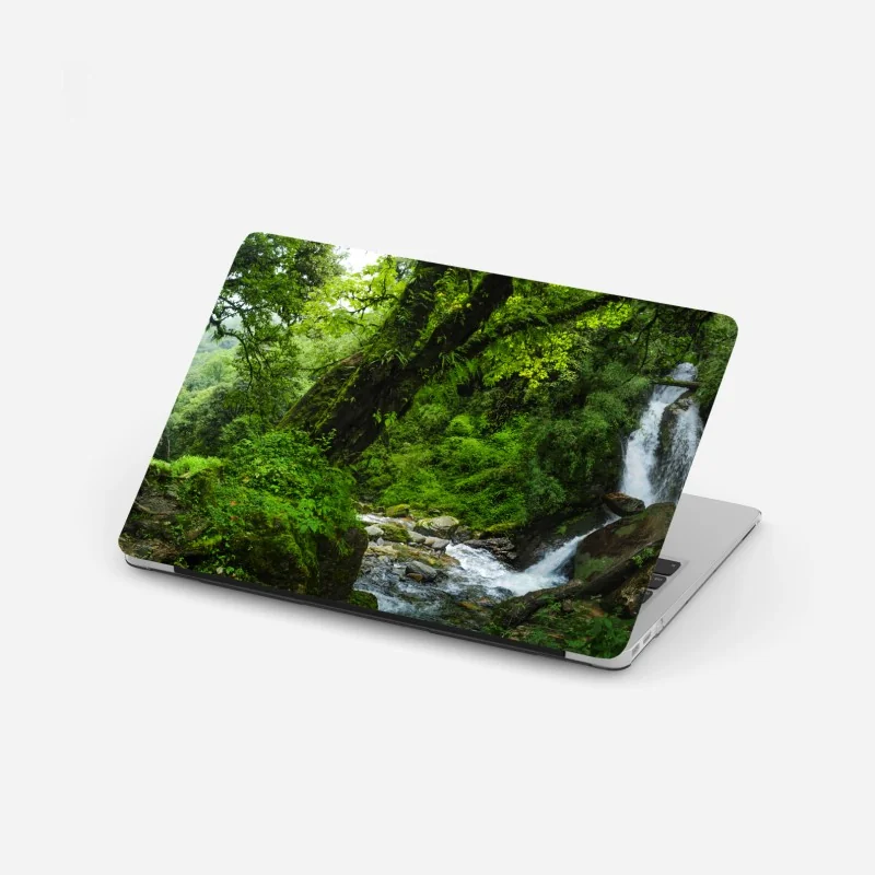 Laptop-Aufkleber ruhige schneebedeckte berglandschaft am meer – Wallnifity®