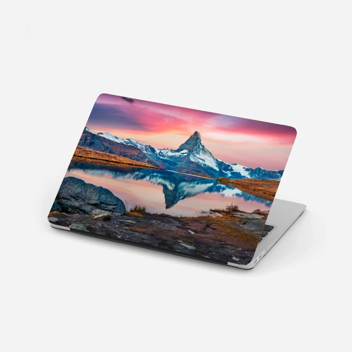 Laptop-Aufkleber majestätisches Matterhorn spiegelt sich im Stellisee – Wallnifity® Laptop-Aufkleber majestätisches Matterhorn spiegelt sich im Stellisee – Wallnifity®