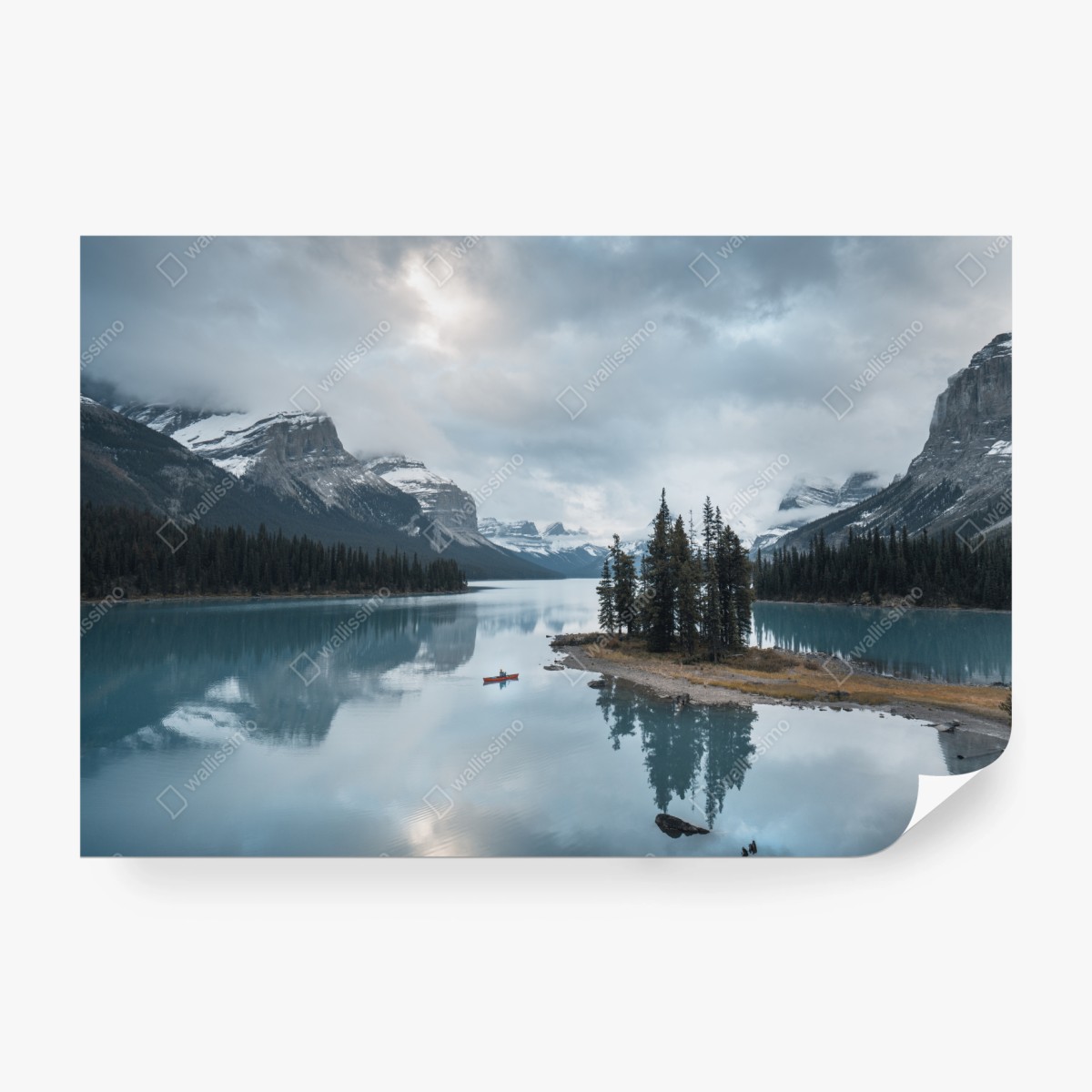 Fototapete ruhiger alpensee mit insel und kajak – Wallnifity®