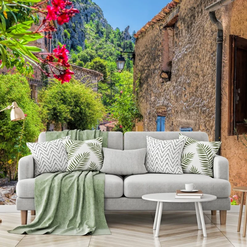 Fototapete Moustiers Sainte Marie reizvolle Dorfstraße in Provence – Wallnifity®