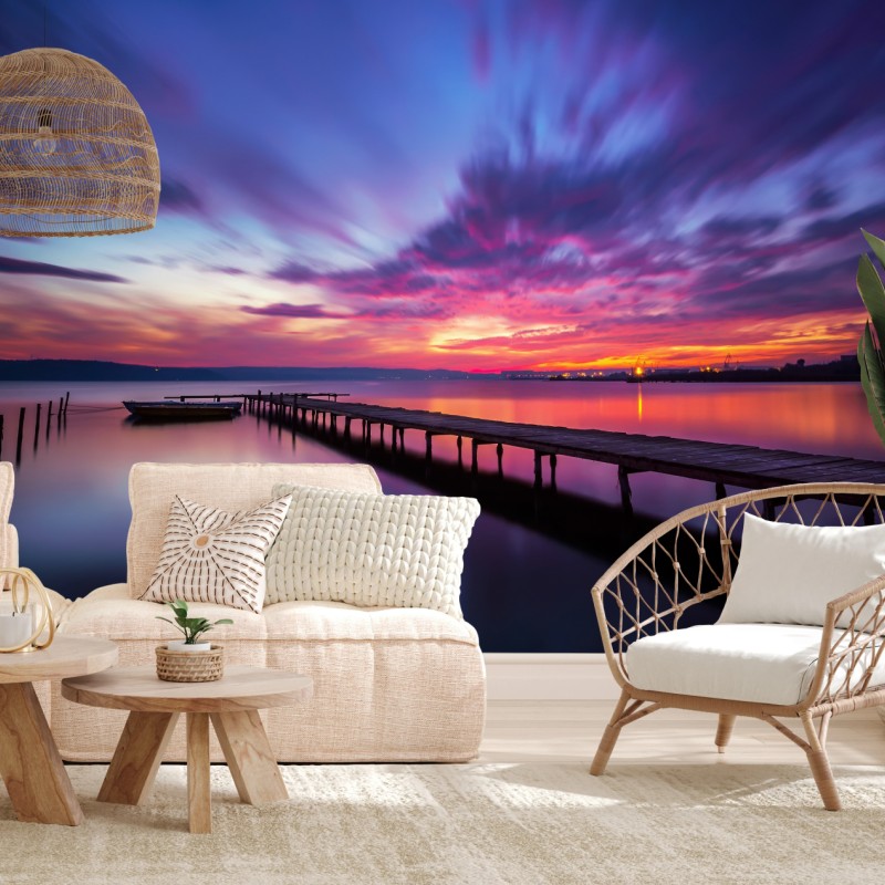 Fototapete sonnenuntergang über ruhigem see mit hölzernem steg – Wallnifity®