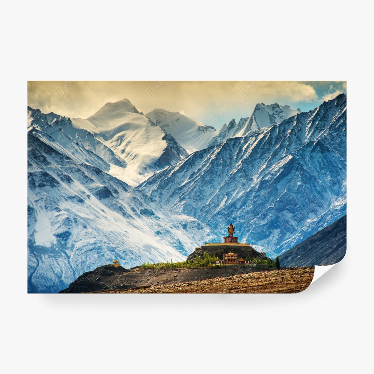 Fototapete majestätisches bergkloster vor schneebedeckten gipfeln – Wallnifity®