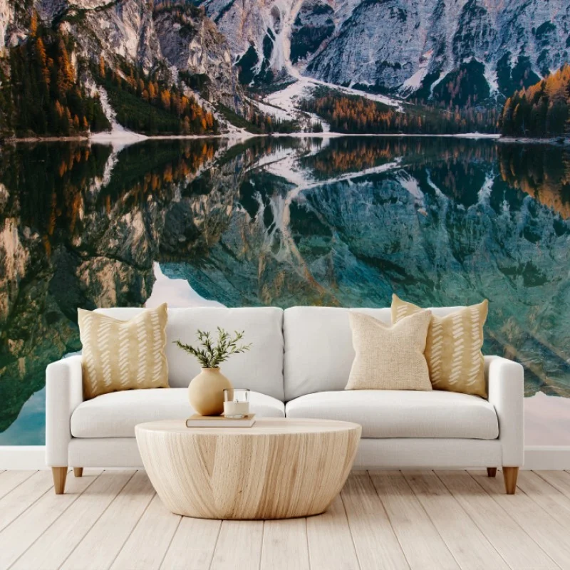 Fototapete ruhiger alpensee mit hölzernem steg – Wallnifity®