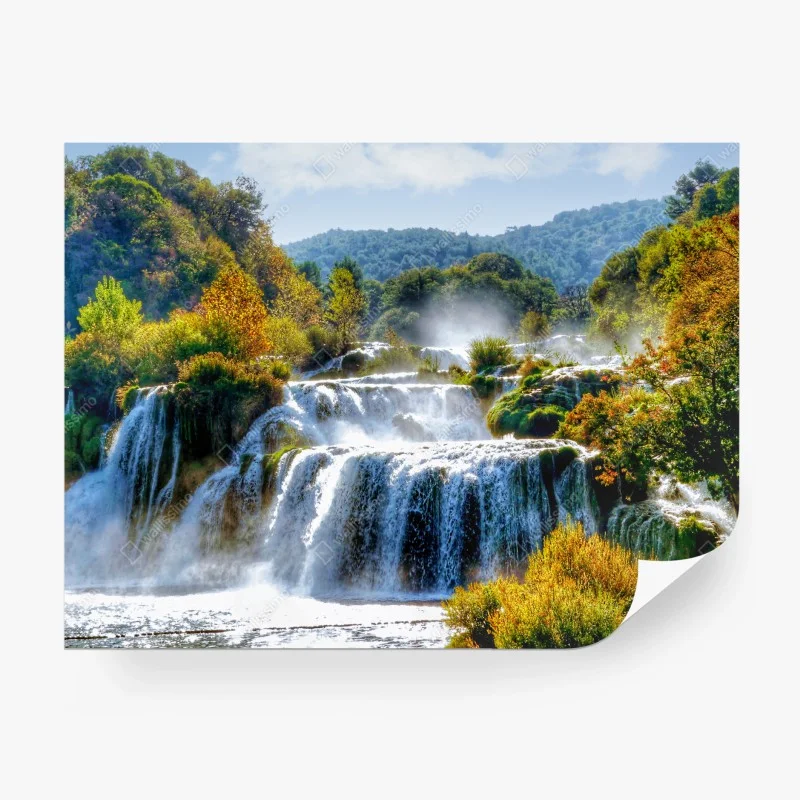 Fototapete stufenförmiger wasserfall im üppigen wald