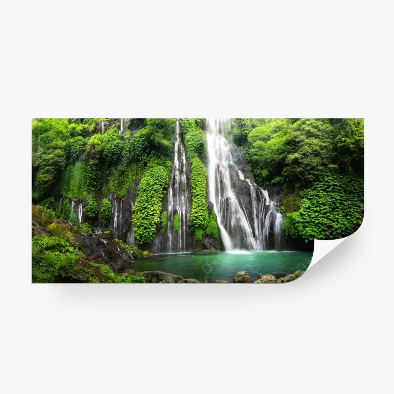 Fototapete ruhiger wasserfall im smaragdgrünen wald